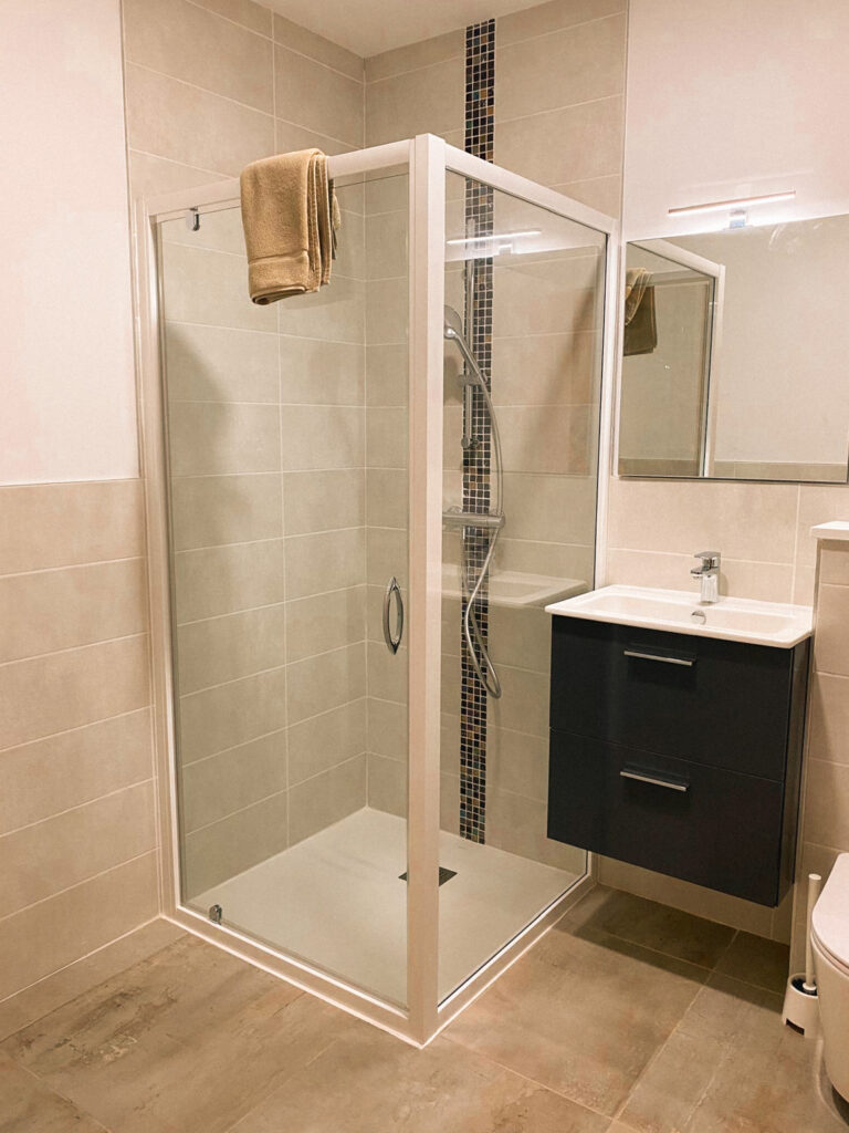 salle de douche du gîte